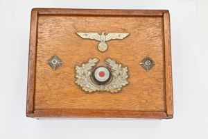 German vet art wooden box