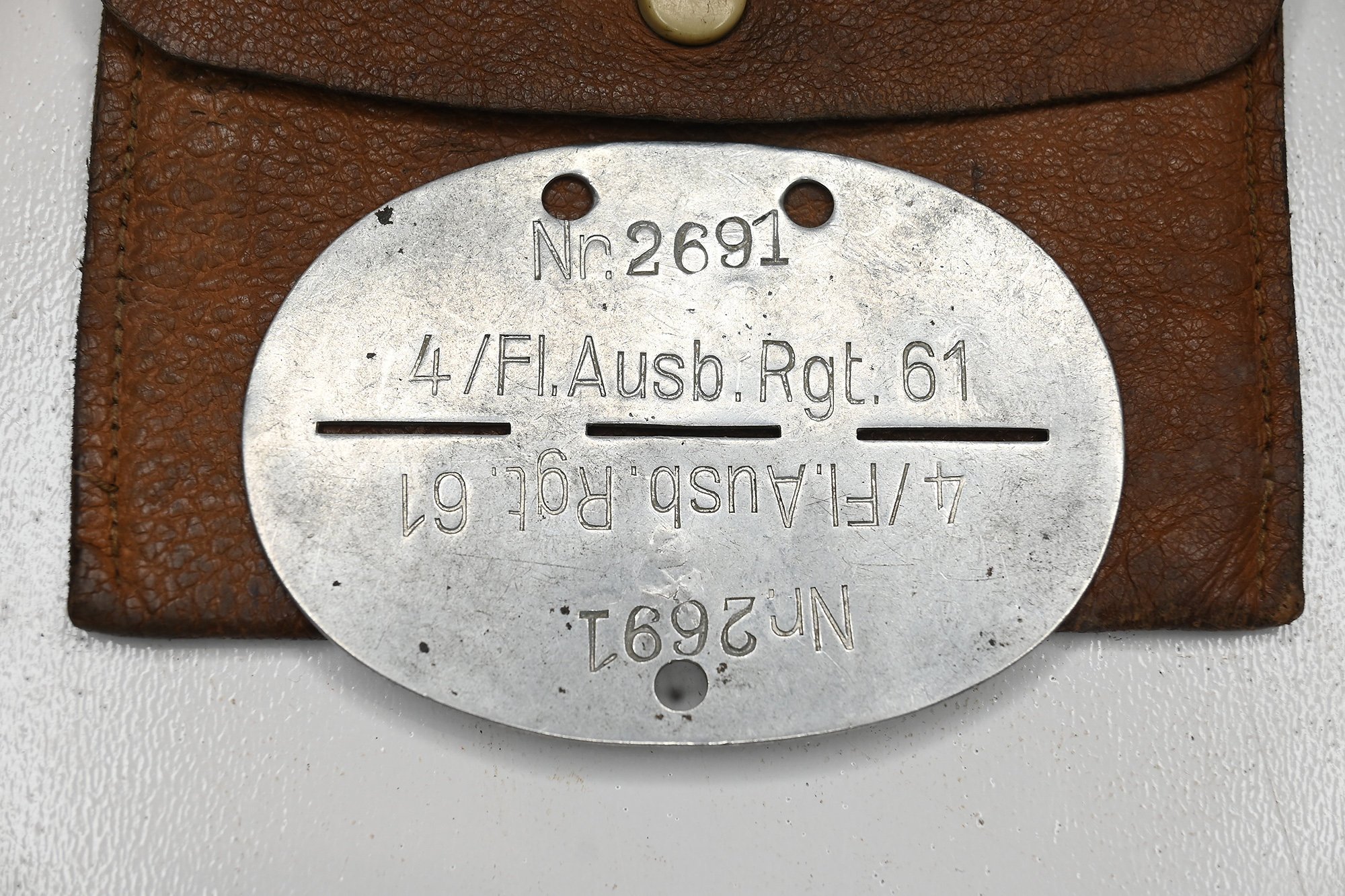 lufwaffe erkennungsmarke met leren etui — image 2