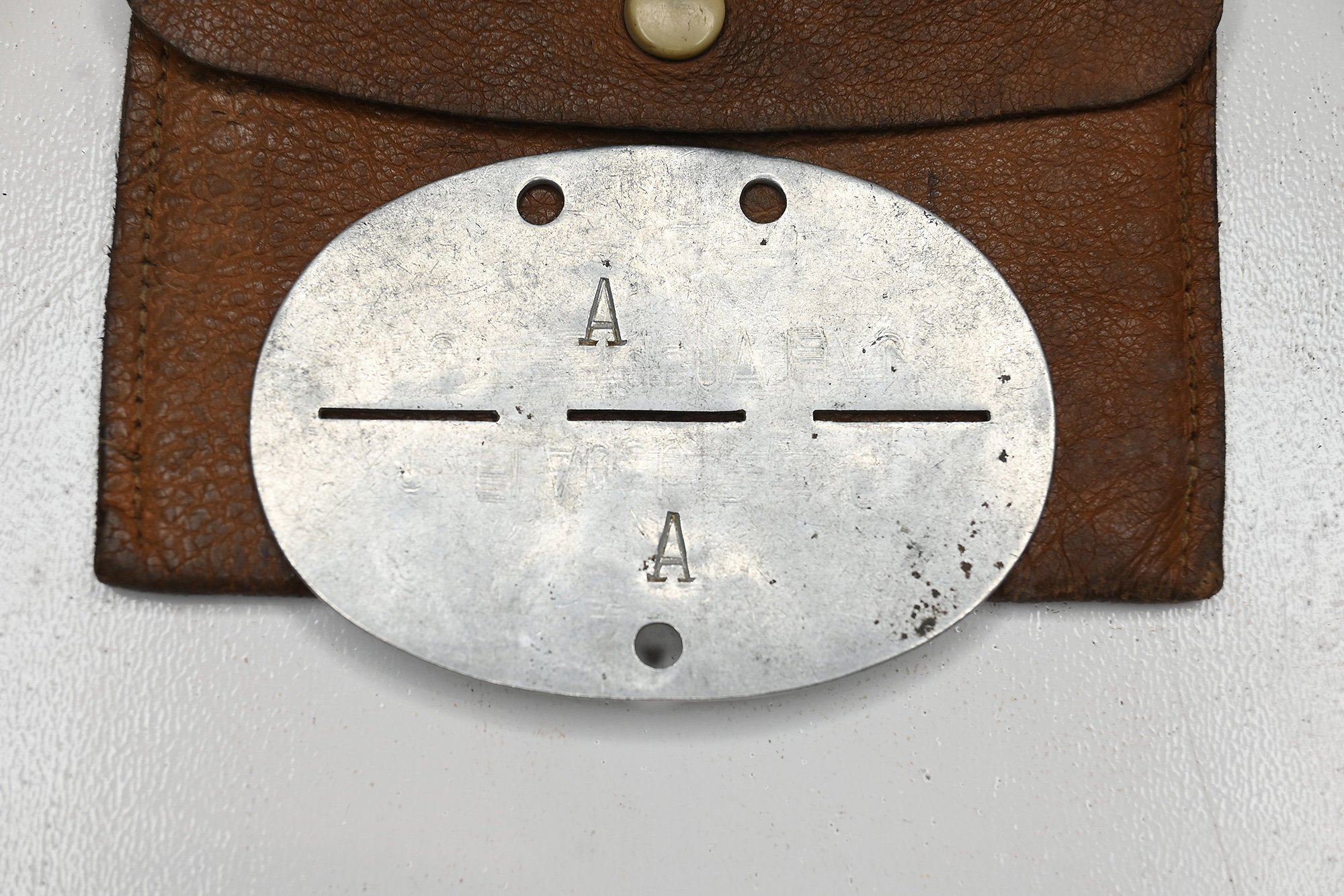 lufwaffe erkennungsmarke met leren etui — image 3