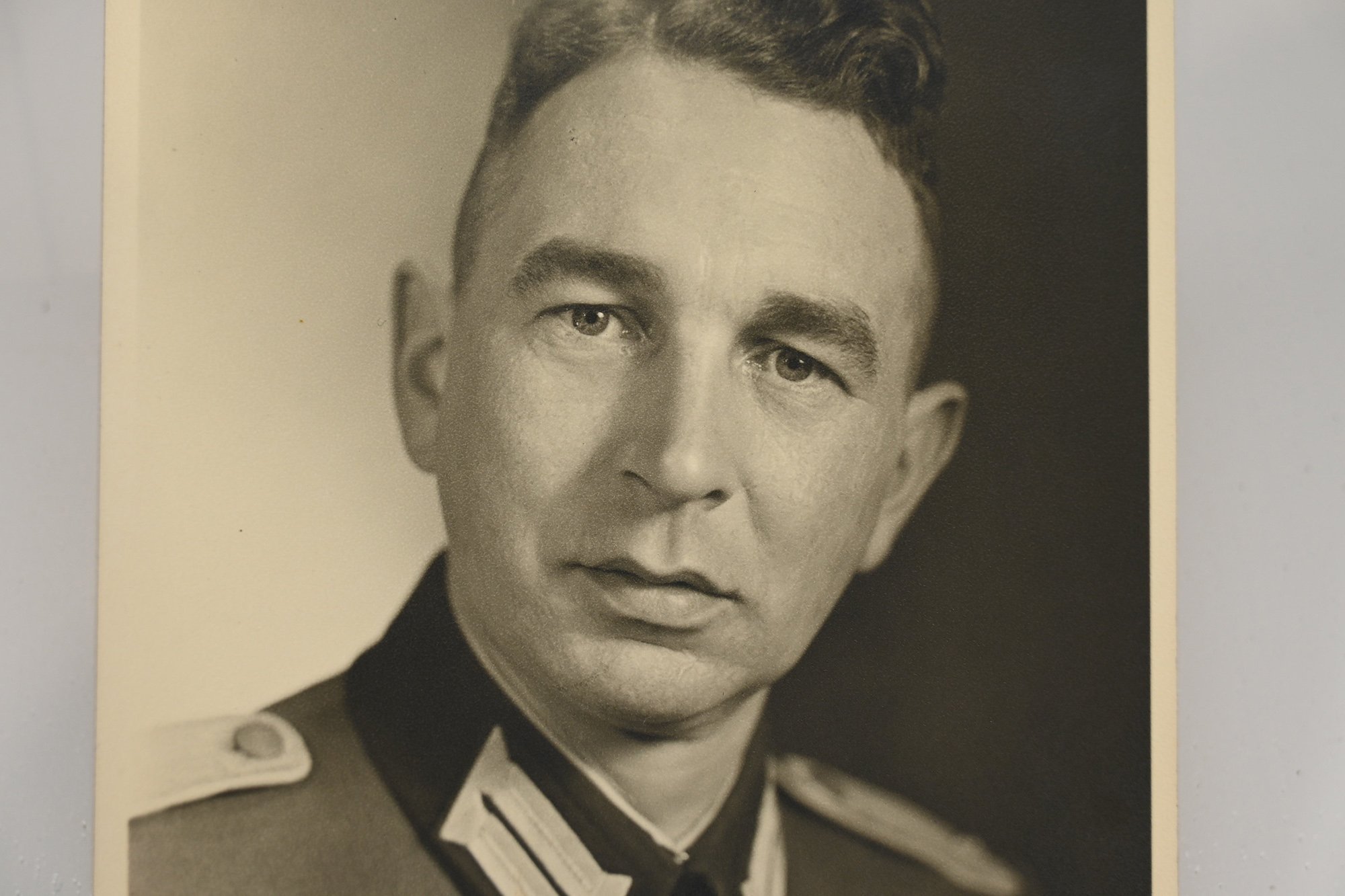 German lieutenant postcard. — image 2