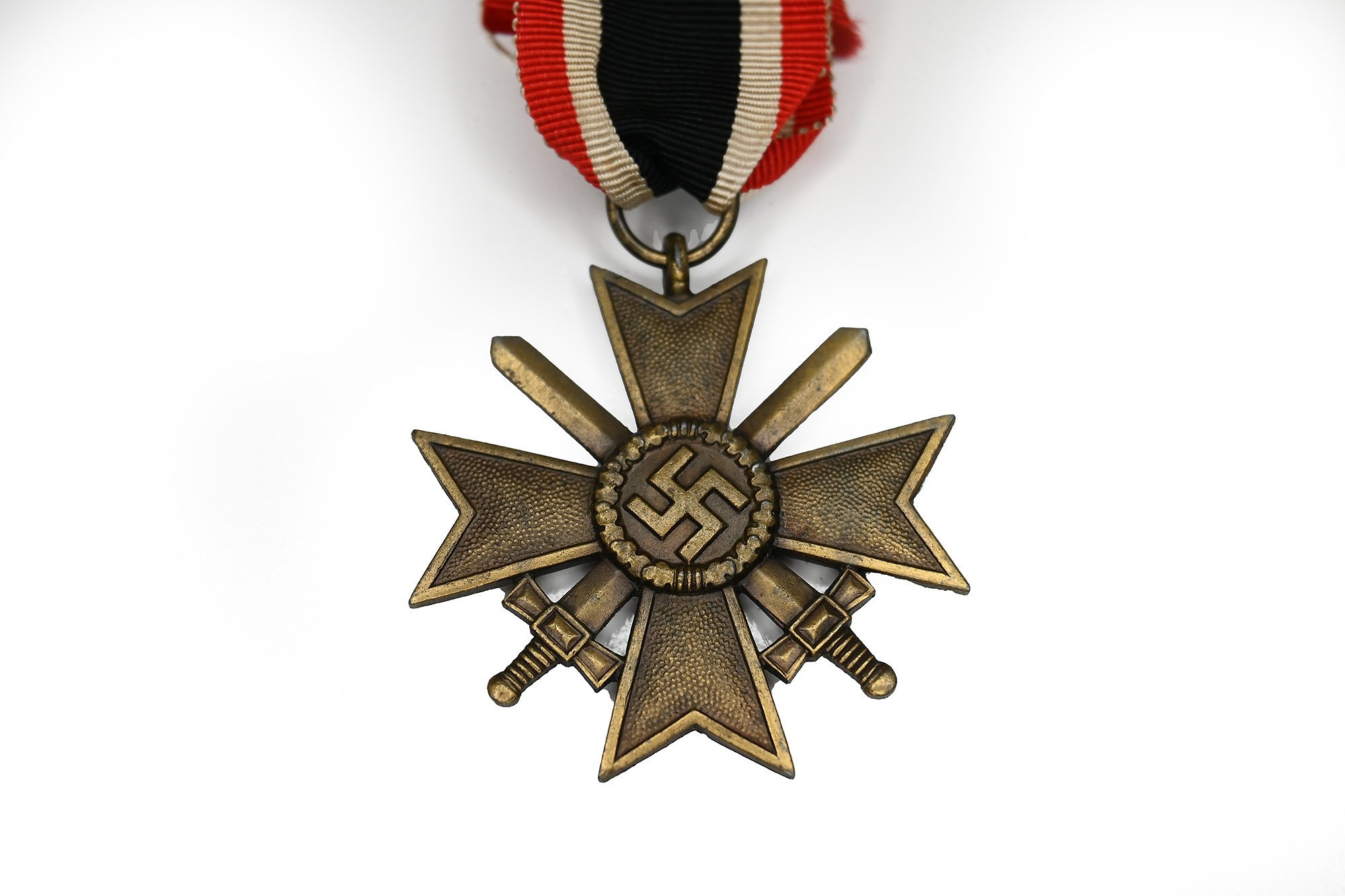 kvk medal with swords. — image 3
