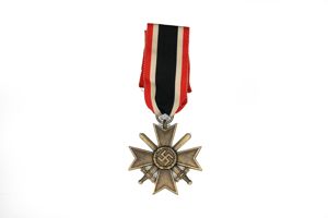 kvk medal with swords.