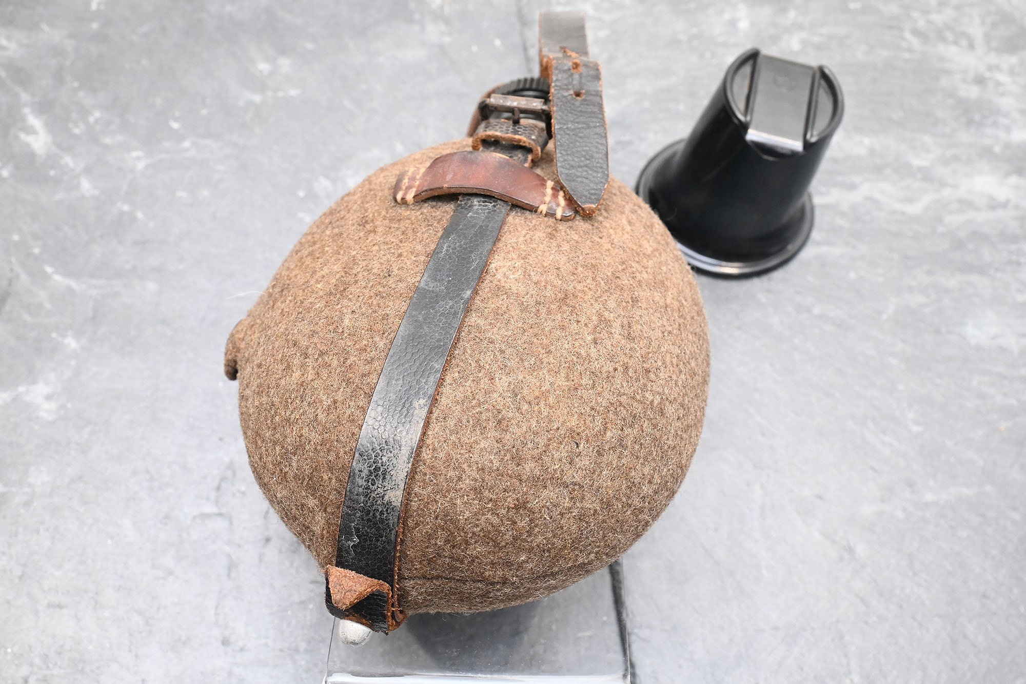 m31 canteen with bakelite cup. — image 8