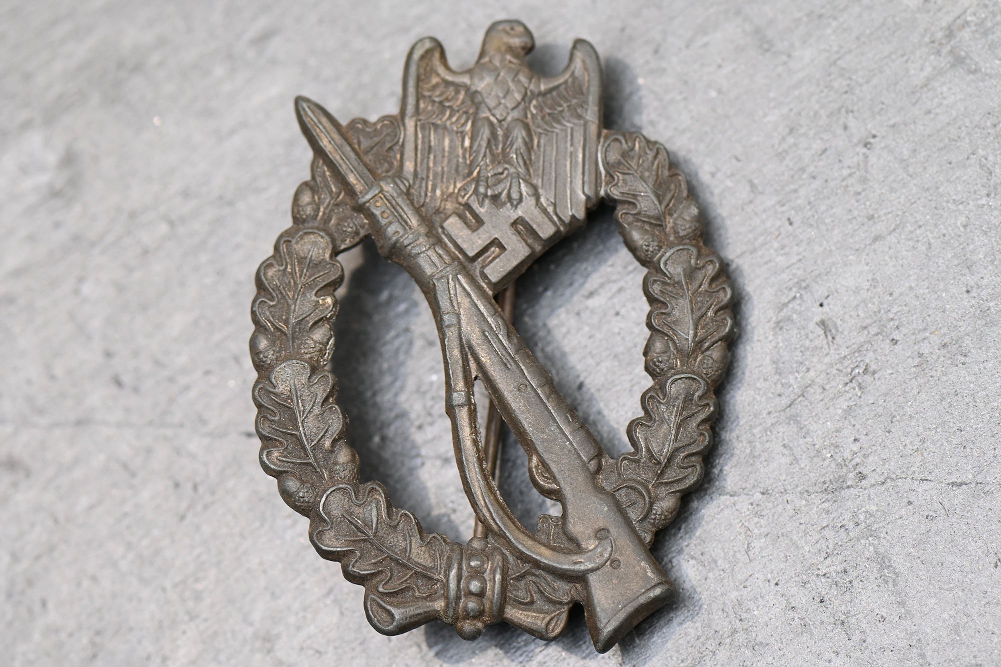 Infantry Badges in Silver with Hersteller 'R.S.' (Rudolf Souval) — image 3