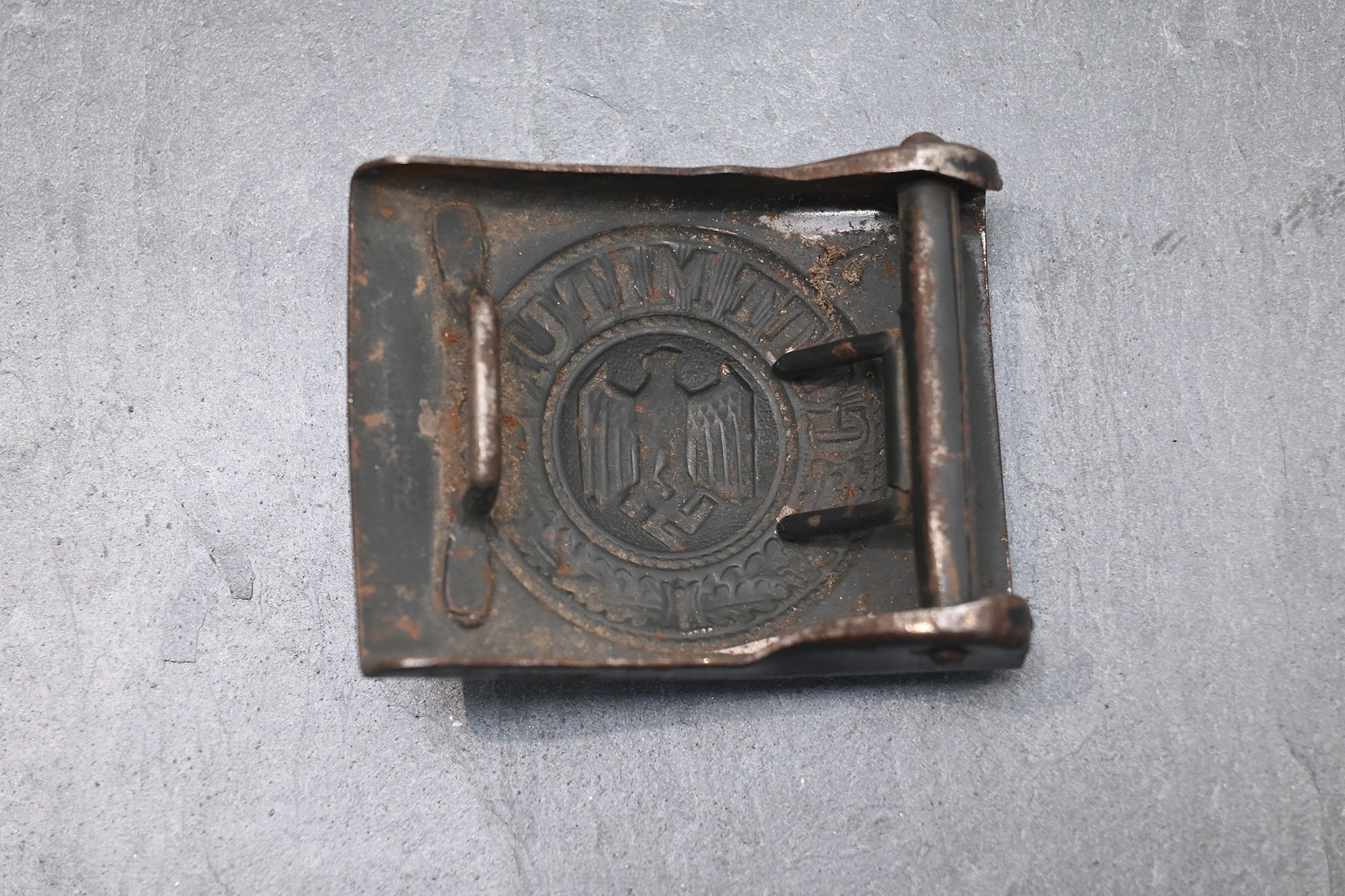 steel wehrmacht belt buckle maker marked n&h 1942 — image 4