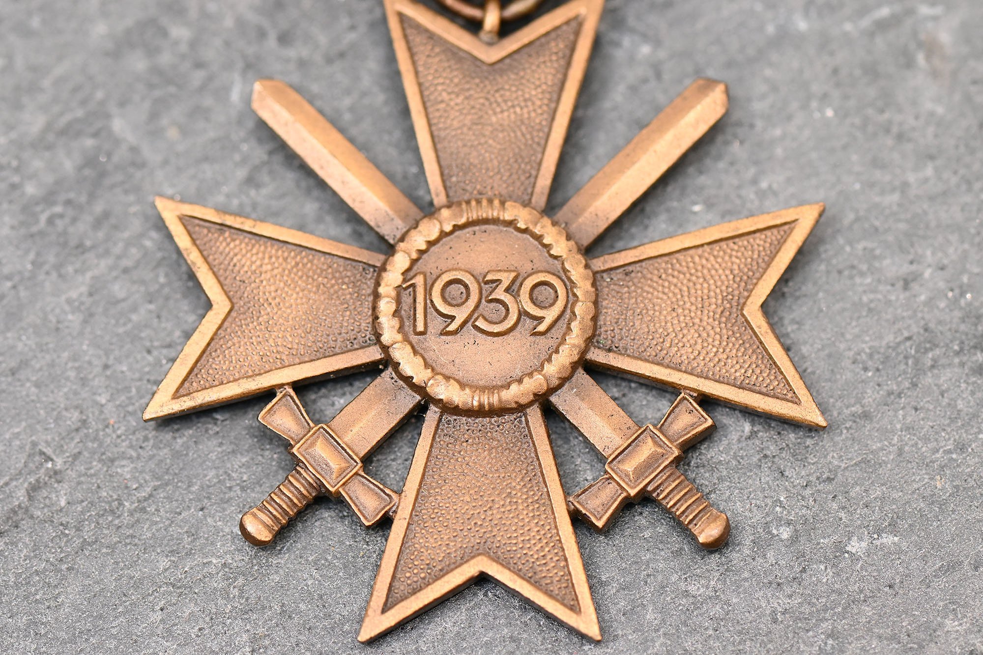 kvk with swords — image 3