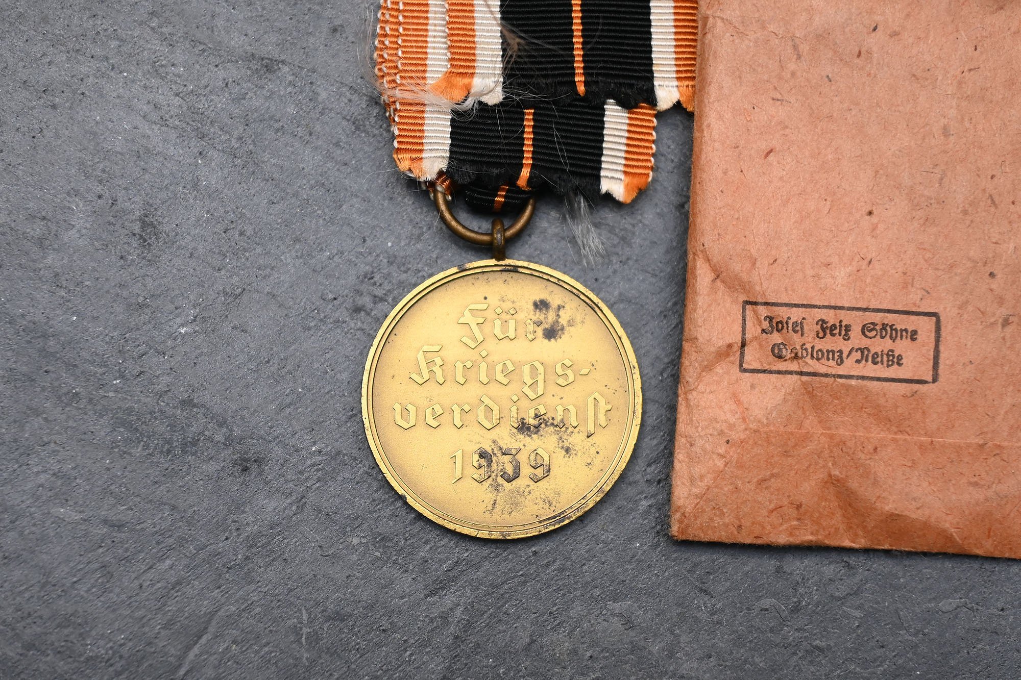 Kriegsdienstemedaille with factory pouch, — image 6