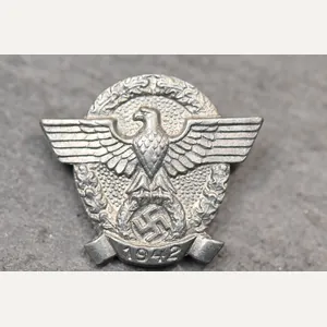 Winterhilfswerk supporters eagle badge 1942