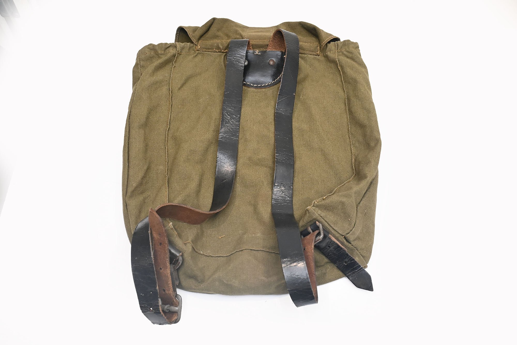 German backpack shows war — image 2