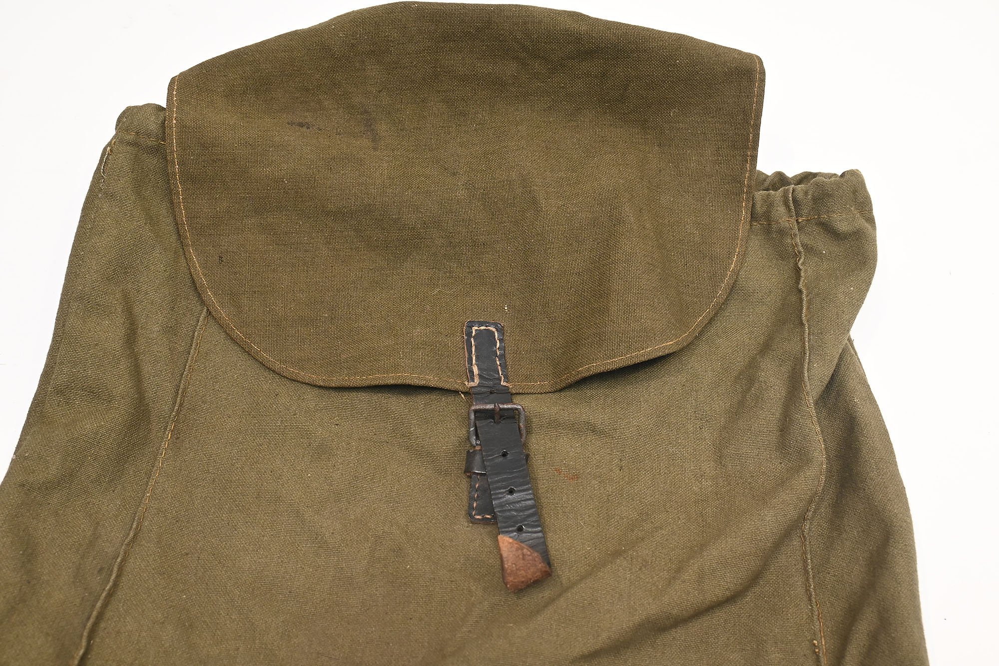 German backpack shows war — image 3