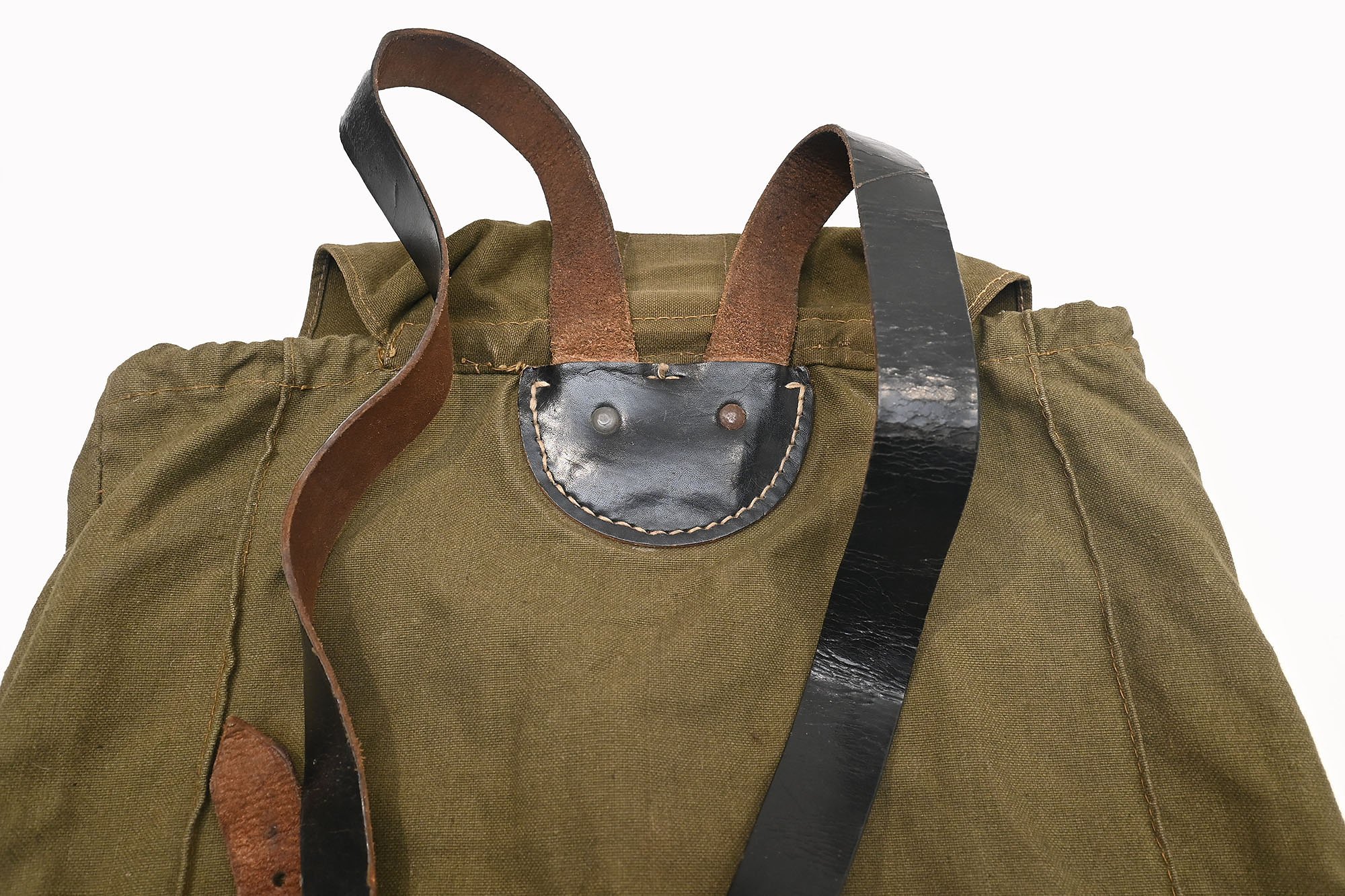 German backpack shows war — image 5