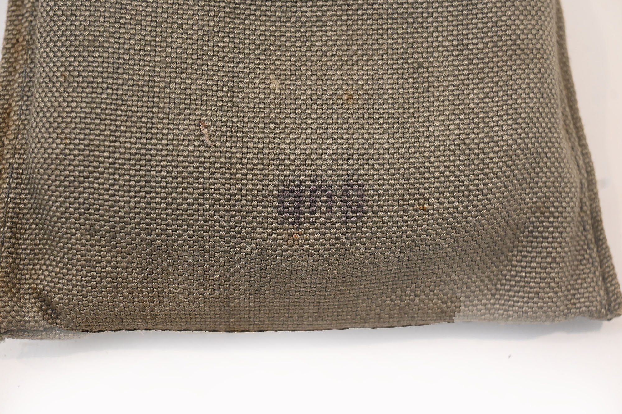 set of goggles in pouch — image 2