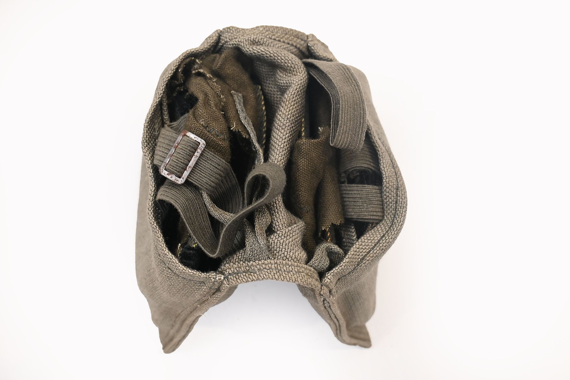 set of goggles in pouch — image 5