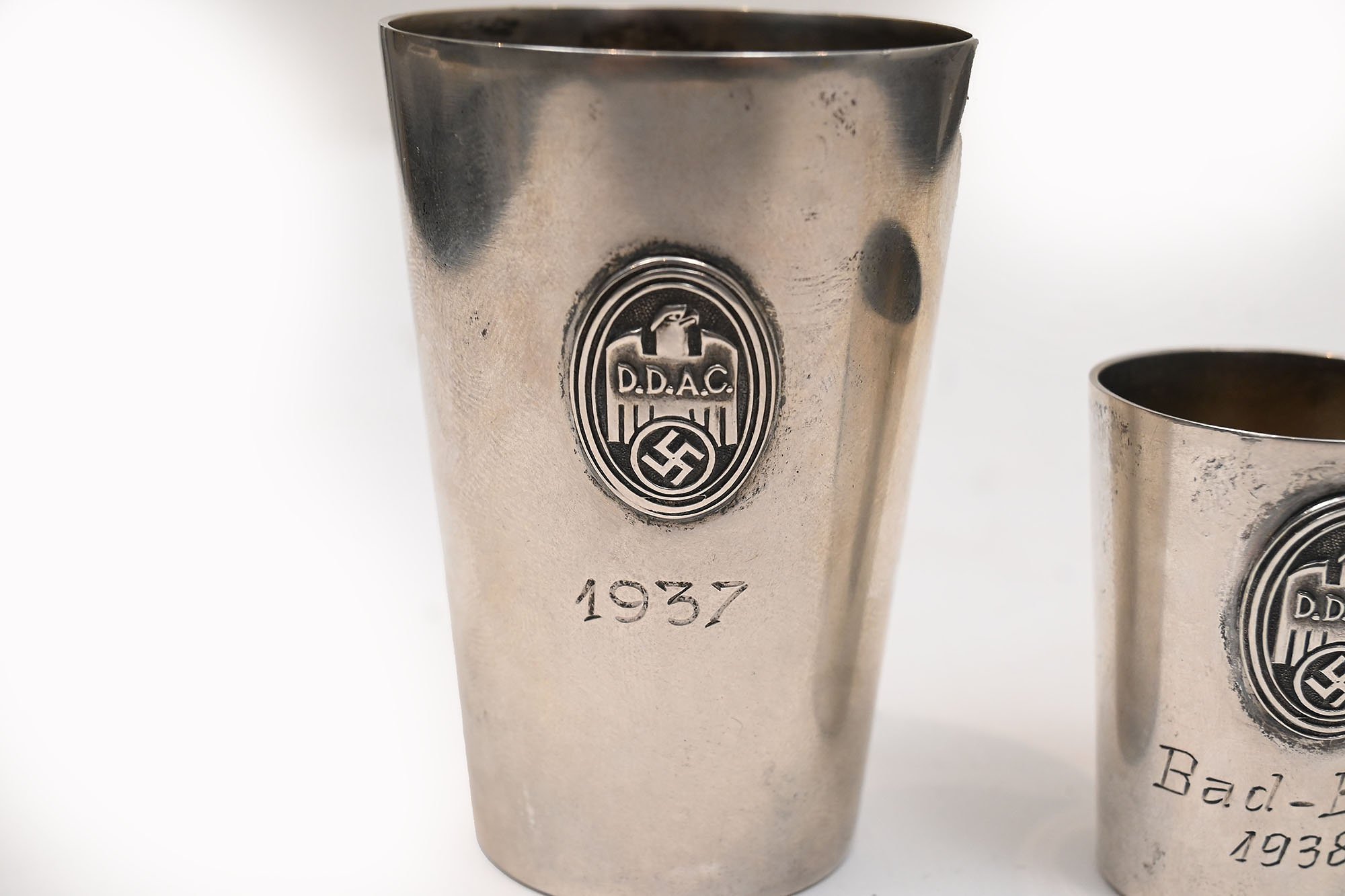 zilveren DDAC schnaps bekertjes. — image 2