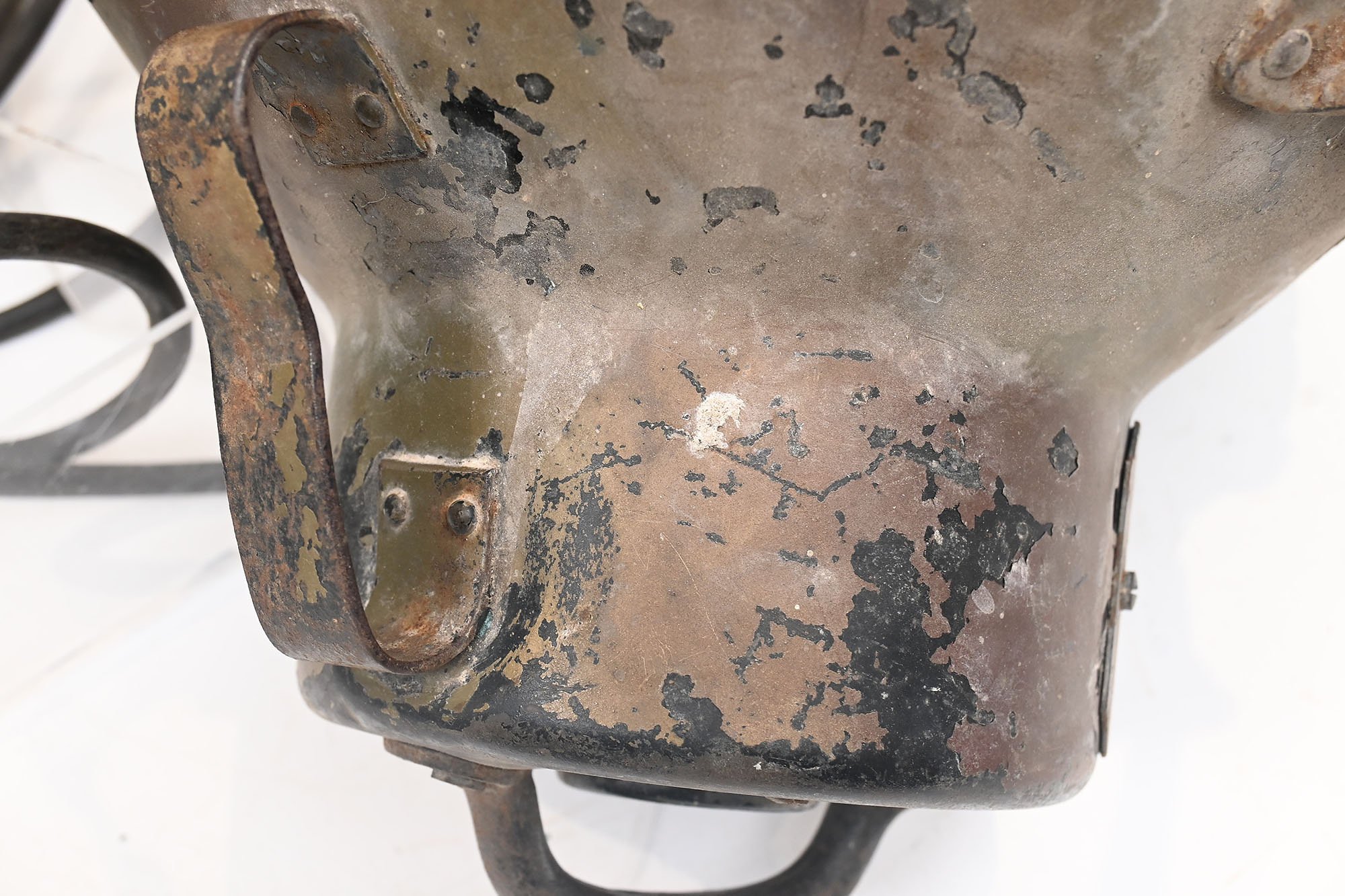3-tone camo vehicle lamp — image 8