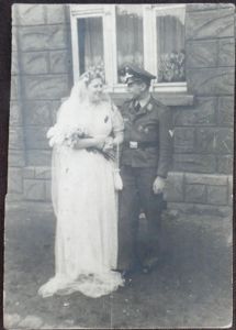 Postcard picture 'Fallschirmjäger' wedding picture.