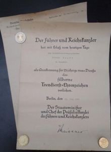 Award certificate 'Silberne Treudienst-Ehrenzeichen-Mayer