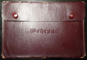 Protective holder to store a 'Wehrpass