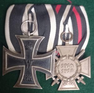 GERMAN WW1 IRON CROSS GROUP OF TWO