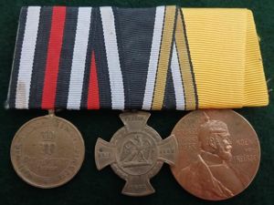 A PRE-WW1 GERMAN PRUSSIAN MOUNTED GROUP