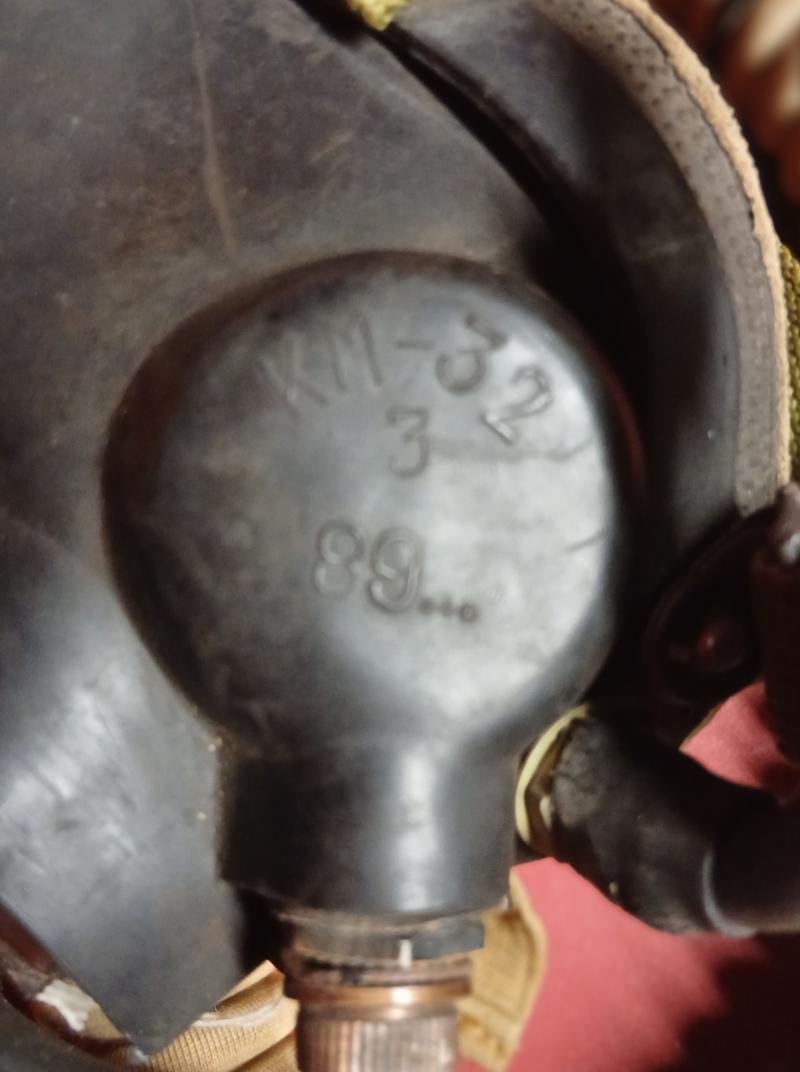 Soviet KM 32 Airforce Pilots Oxygen Mask. — image 2