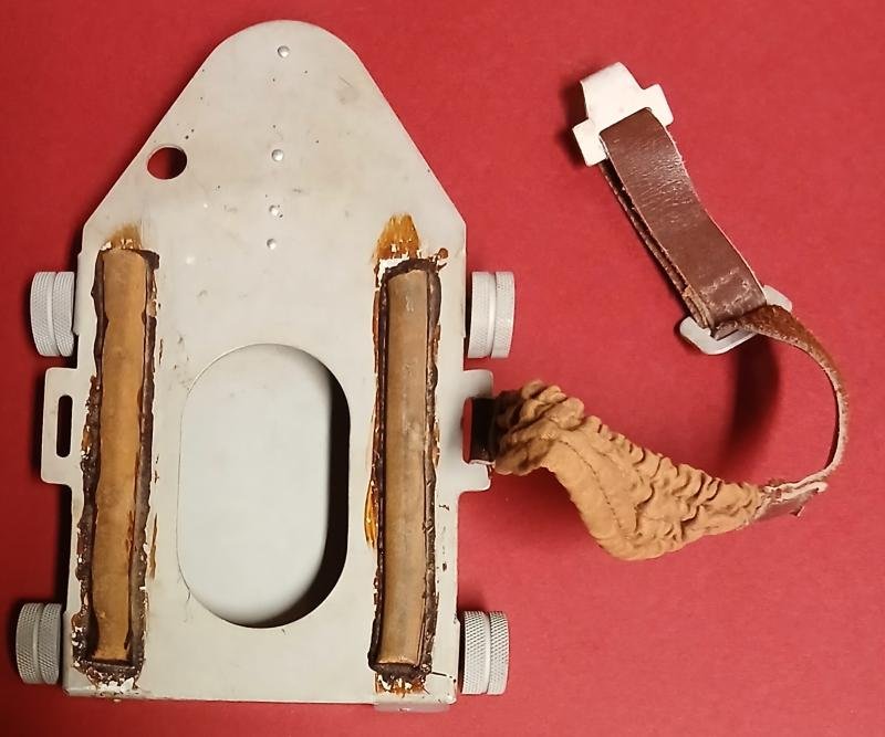 WW2 LUFTWAFFE BUCKER-KNIEBRETT — image 2