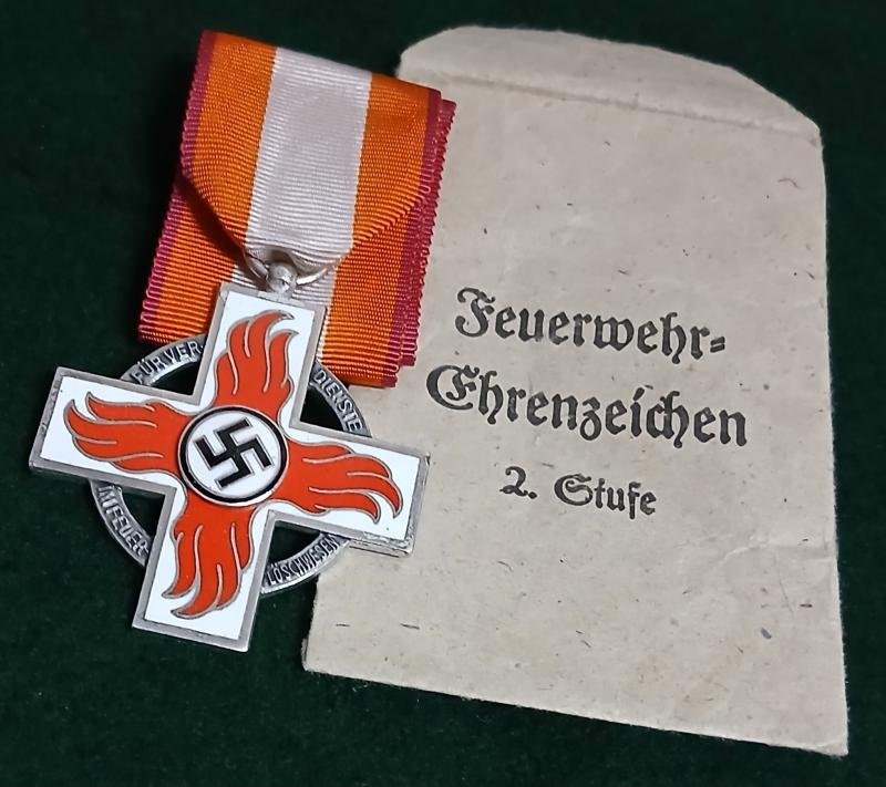 WW2 GERMAN FIRE BRIGADE HONOUR CROSS — image 2