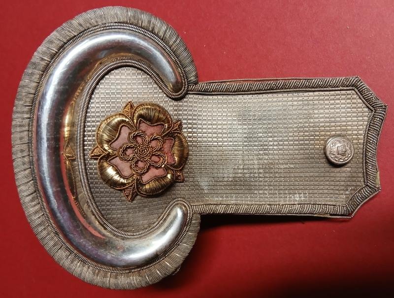 A PAIR OF 'ENGLISH' LORD- LIEUTENANT'S EPAULETT'S — image 3