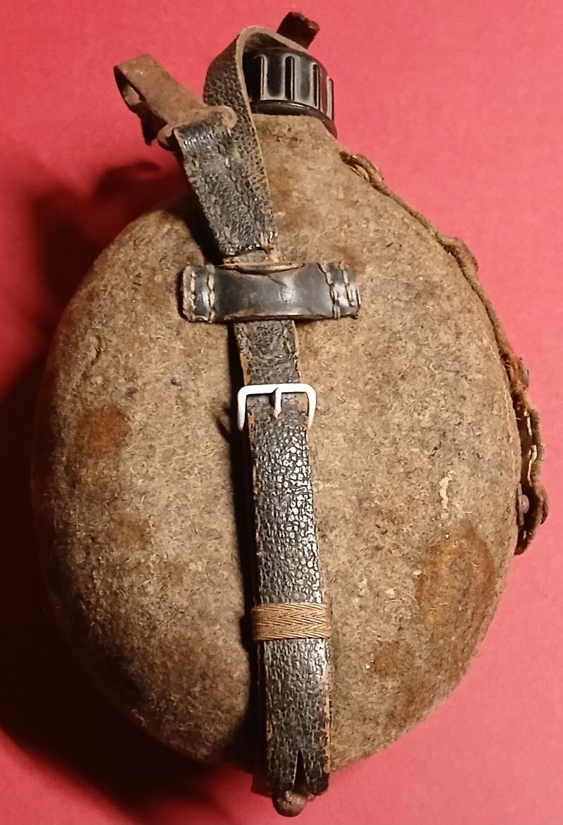 WW2 M31 GERMAN ARMY WATER BOTTLE/ CANTEEN — image 2