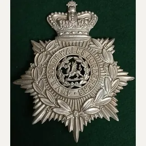 THE SOUTH WALES BORDERERS HELMET PLATE .