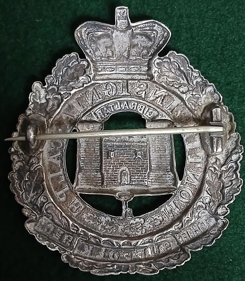 SUFFOLK REGIMENT GLENGARRY/ PAGRI BADGE — image 2