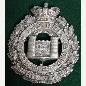 SUFFOLK REGIMENT GLENGARRY/ PAGRI BADGE