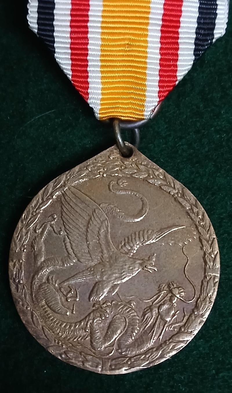 IMPERIAL GERMAN CHINA MEDAL IN BRONZE — image 2