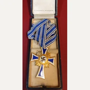 WW2 GERMAN CROSS OF HONOUR OF THE GERMAN MOTHER .