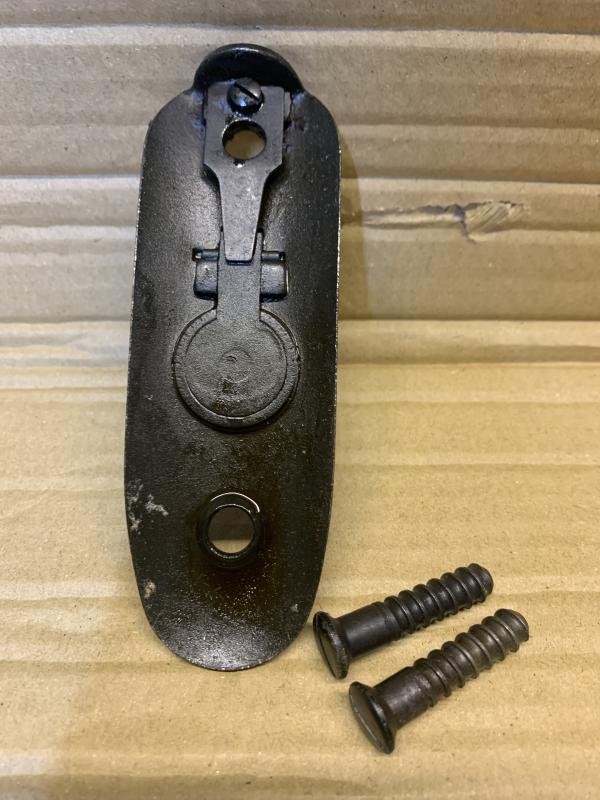 LEE ENFIELD No4 BUTT PLATE AND SCREWS. — image 2