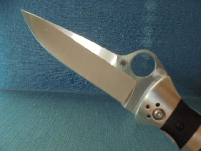 Spyderco Vallotton Sub-Hilt Folder S/n 03201 — image 7