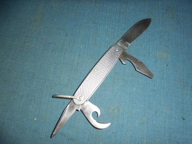 WW11 U.S.M.C. 4 Bladed Utility Knife S/n 03277 — image 2