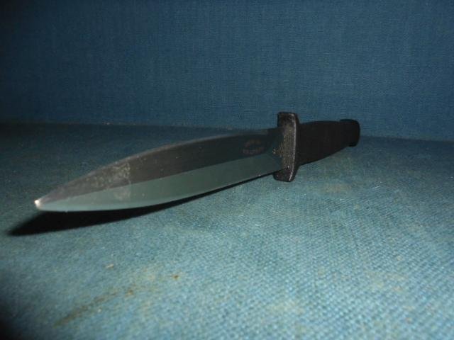 Early Gerber Guardian 1 Knife with Display Stand S/n 03313 — image 9