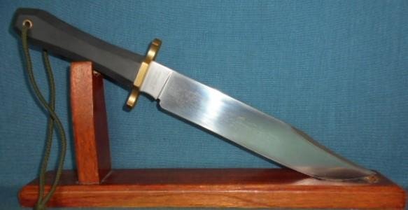 Scarce Gerber Bowie Knife S/n 03352 — image 4