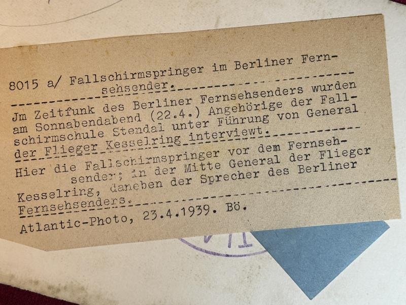 3rd Reich Pressefoto General Kesselring mit Fallschirmjäger im Berliner Fernsehsender — image 4