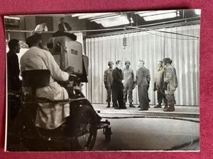 3rd Reich Pressefoto General Kesselring mit Fallschirmjäger im Berliner Fernsehsender