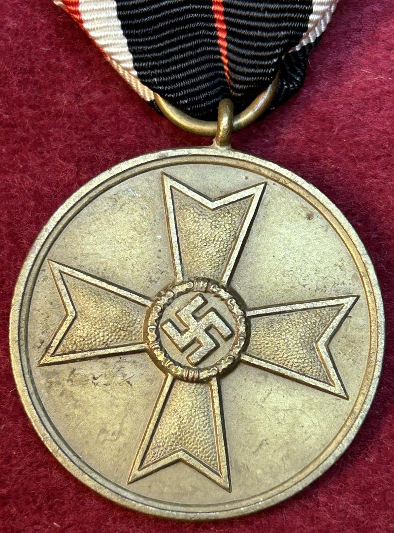 3rd Reich Kriegsverdienstmedaille — image 3