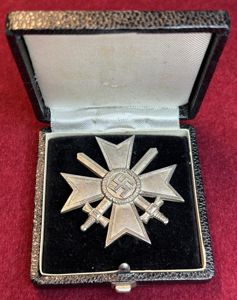 3rd Reich Kriegsverdienstkreuz mit Schwertern 1. Klasse 1939 mit Etui …