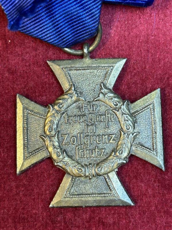 3rd Reich Zollgrenzschutz-Ehrenzeichen in Etui — image 3