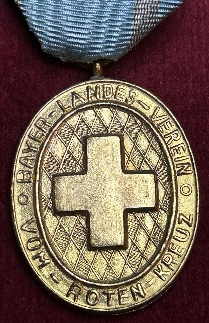 Deutsche Reich Kriegserinnerungszeichen des Bayerischen Landesvereins vom Roten Kreuz 1914-18 — image 3