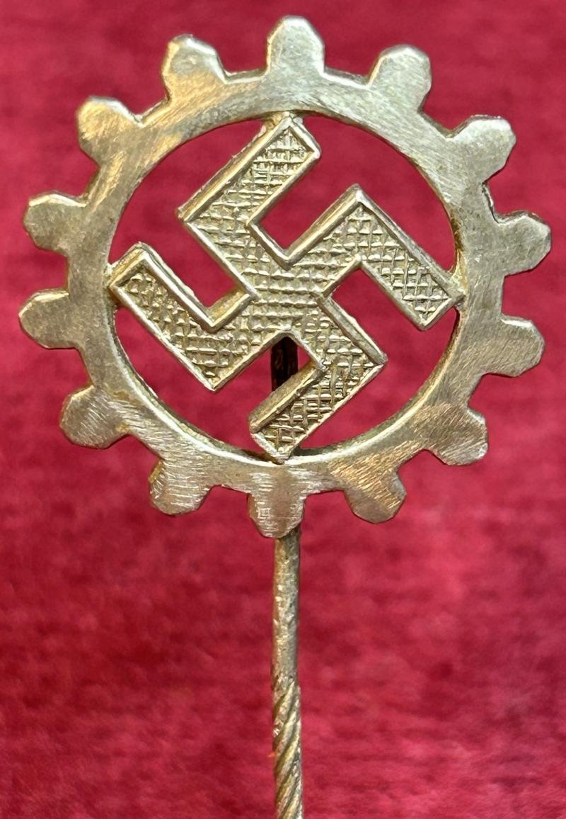 3rd Reich DAF Mitgliedsabzeichen — image 3