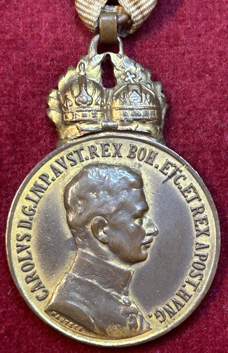 Österreich-Ungarn Militär-Verdienstmedaille in Bronze (Kaiser Karl) — image 3