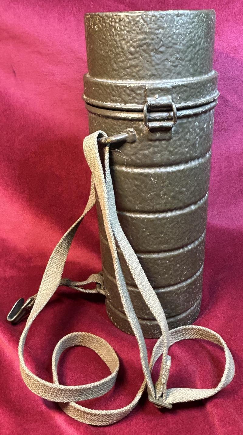 BRD Bundeswehr Büchse für die GM-54 Gasmaske — image 4