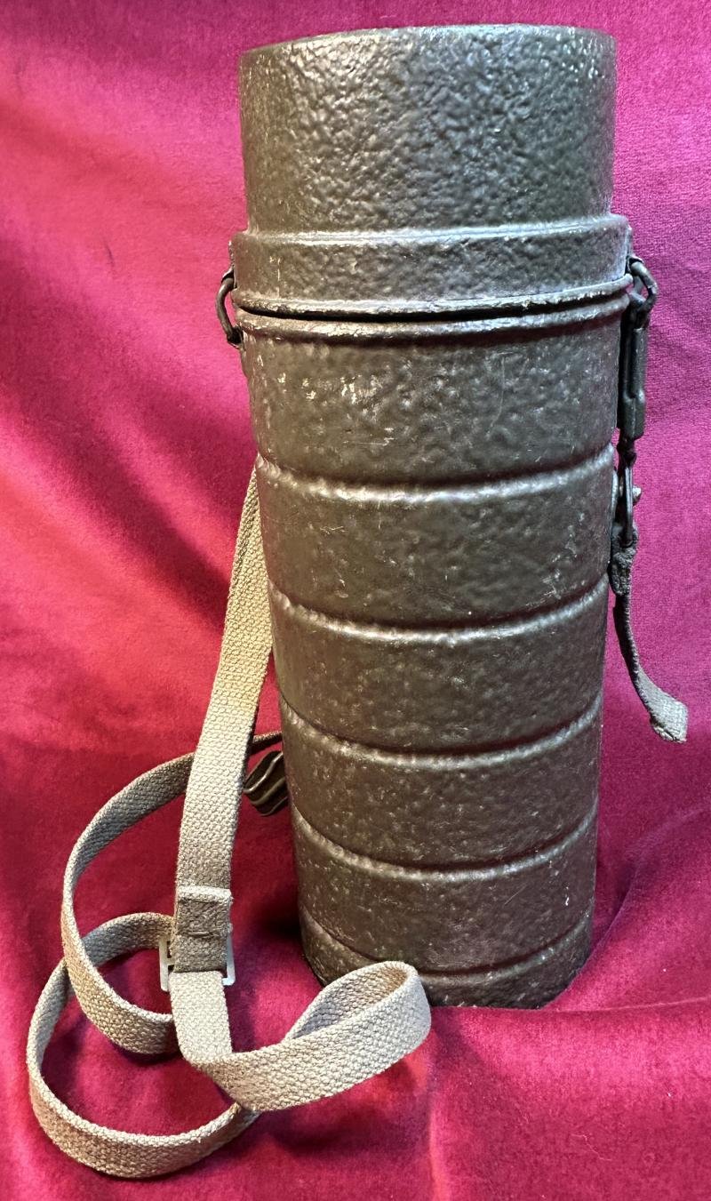 BRD Bundeswehr Büchse für die GM-54 Gasmaske — image 5