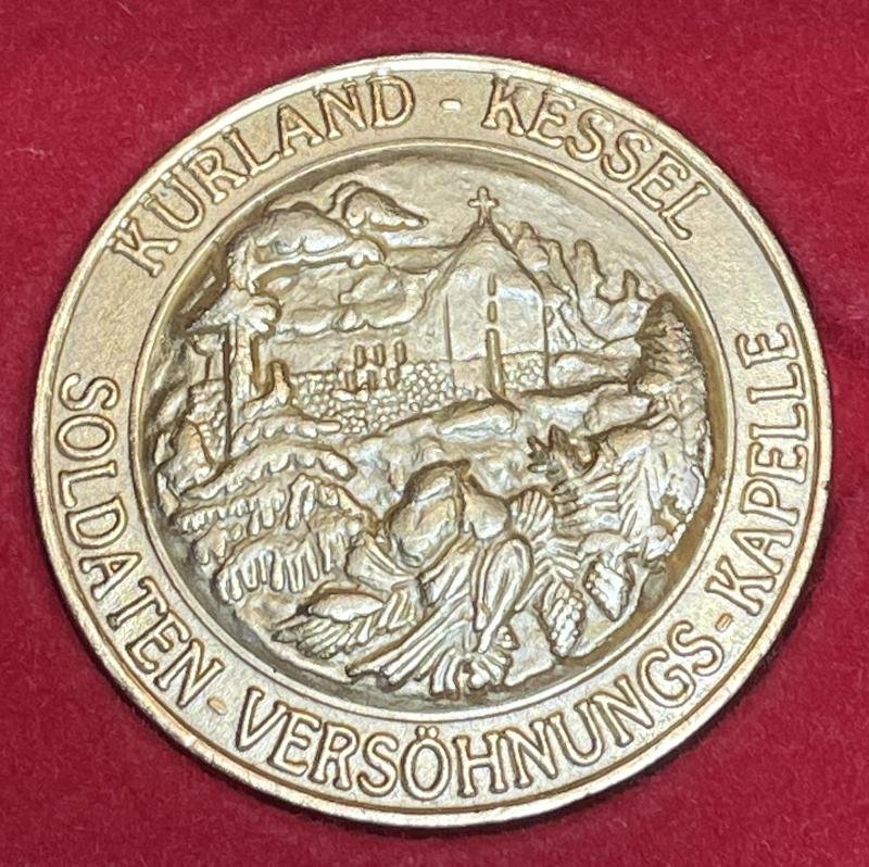 BRD Kurland-Kessel Soldaten-Versöhnungs-Kapelle Medaille — image 2